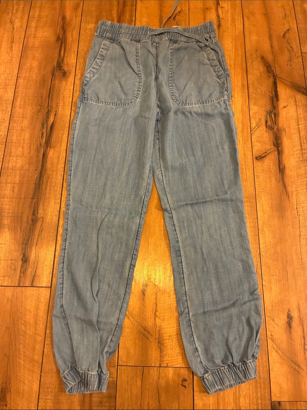 Vineyard Vines Light Blue Boyfriend Jeans with Elastic Cuffs